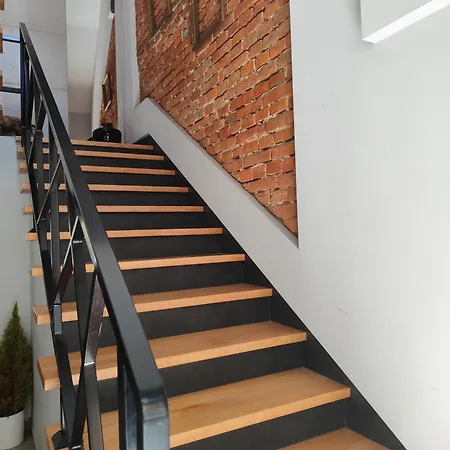 W Centrum Brzeska 1 *